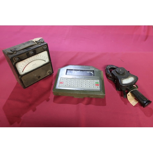 54 - Various amp reading equipment mahogany cased electronics box, DVW micro electronics husky keyboard, ... 