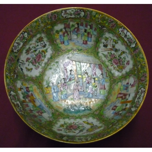 30 - 19th/20th C Canton circular bowl, decorated in Famile rose and verte enamels with figures and exotic... 