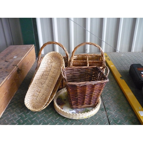 48 - Set of wicker baskets of various sizes and styles