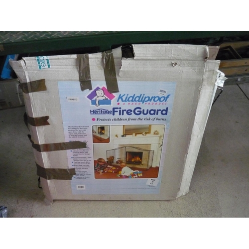 53 - Kiddiproof boxed fire guard