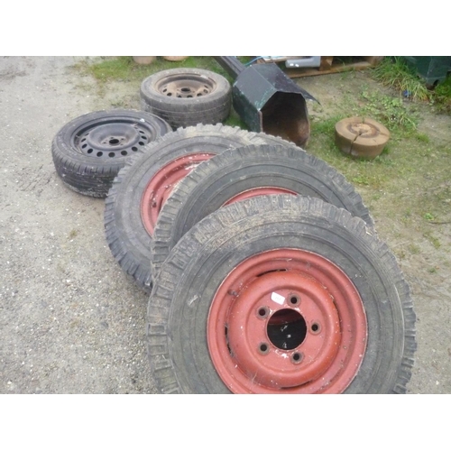 257 - Set of four Landrover wheels and tyres, and two spare car tyres