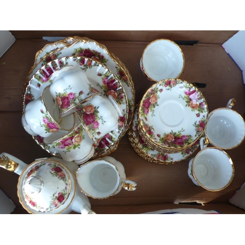 177 - Royal Albert Old Country Roses pattern tea and dinner  service for six, including teapot etc (32 pie... 