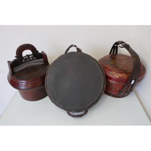 99 - Chinese red lacquered blanket basket, decorated with figures and foliage, with bamboo strap handle (... 