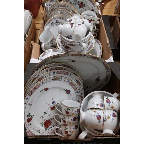 106 - Comprehensive Noritake Ireland Nanking pattern dinner service no.2860 (approx 62 pieces)