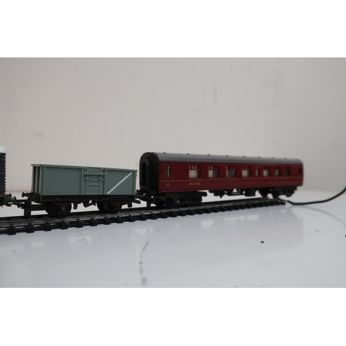 120 - Trix Twin tri-ang including 260 Tintagel Castle loco 5011 with tender, passenger carriage, rolling s... 