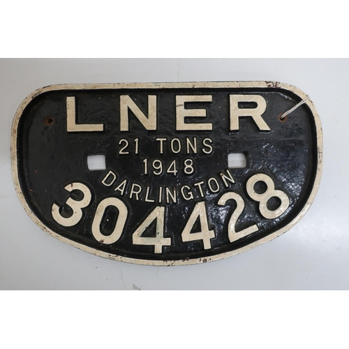 128 - LNER wagon plate, 21 tons 1948 Darlington 304428