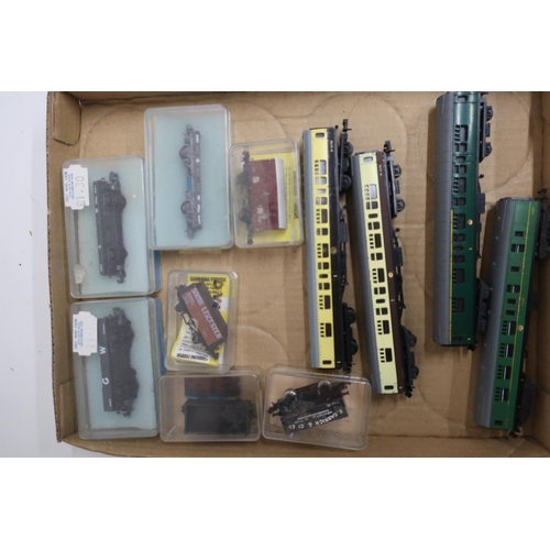 34 - Collection of Lima, Trix and other N gauge rolling stock (boxed 7, unboxed 4)