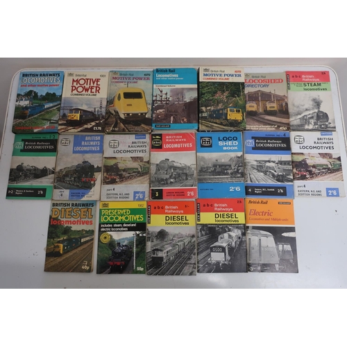 41 - Collection of Ian Allen railway related books, including ABC, Motive Power, Locomotives, etc in one ... 