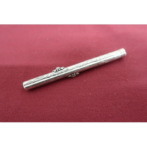 18 - Unmarked silver Edwardian toothpick and pen push, with engraved decoration (length 8cm)