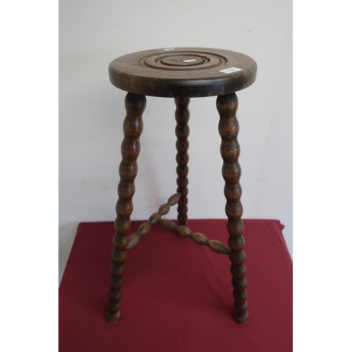 113 - 20th C beech high seat stool with circular turned top on bobbin legs, with T shaped bobbin understre... 