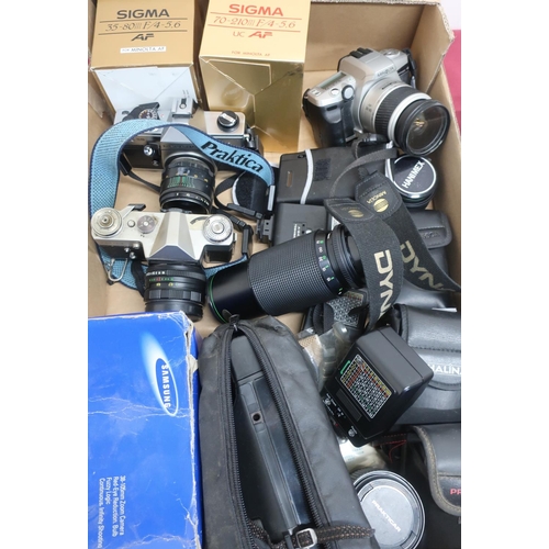 88 - Box containing a selection of various cameras and lens, including a Minolta Dynax 4, Sigma 35-80, fo... 