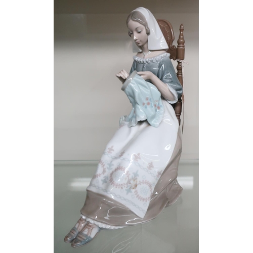 1 - Large Lladro porcelain model of a young girl sewing in a chair (H30cm)