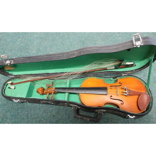 116 - Stentor Student violin in case (L47cm; length of back 28cm)