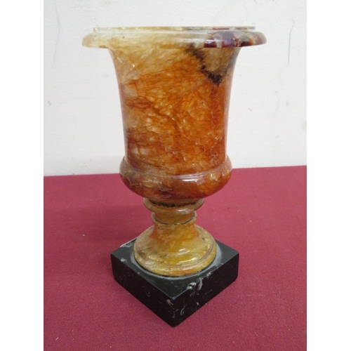 122 - Early 19th C turned agate urn on square marble base (repair to column) (14.5cm high)