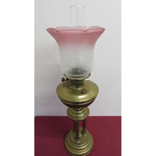 45 - Early 20th C brass oil lamp with etched rose tinted shade on 3 column supports and turned circular b... 