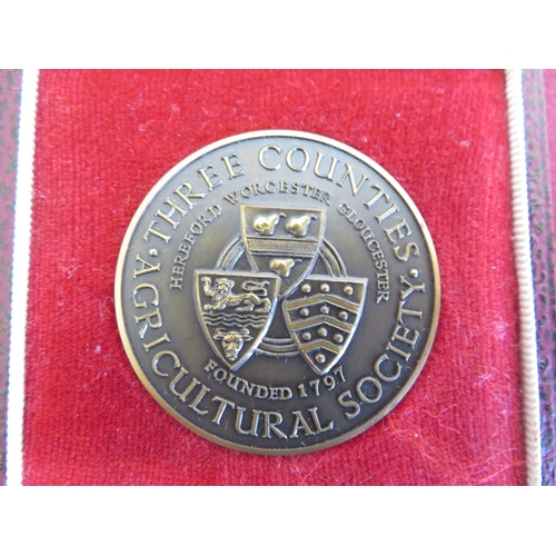 45 - Garrard & Company Ltd presentation medal 