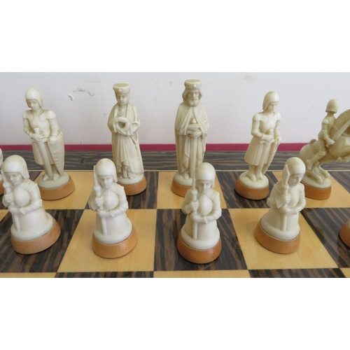 396 - Toriart Italian Charlemagne bone and ebony style chess set on chessboard, in box (king H9cm)