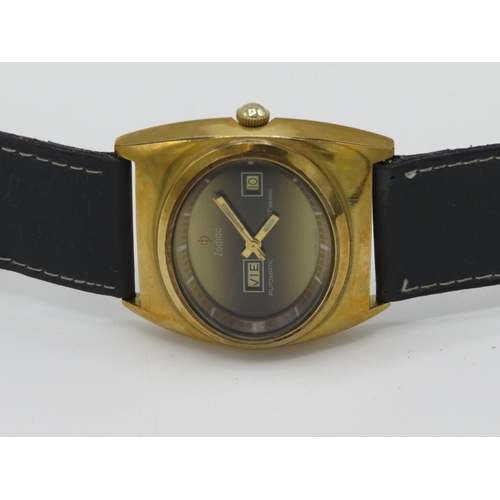 522 - Zodiac SST36000 automatic wristwatch with day date. Gold plated case No 27959.15, on leather strap. ... 