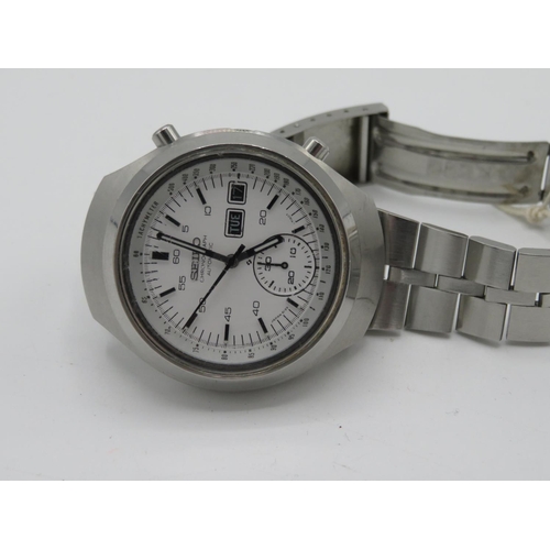 540 - Seiko ‘Helmet’ automatic chronograph wristwatch with day date. Stainless steel case and matching bra... 