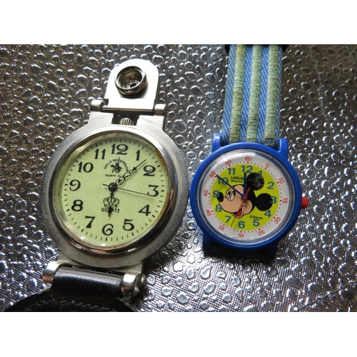 569 - Harry Potter Quatrz wristwatch, original tin lacking lid, Corus Mickey mouse quartz wristwatch, Quar... 