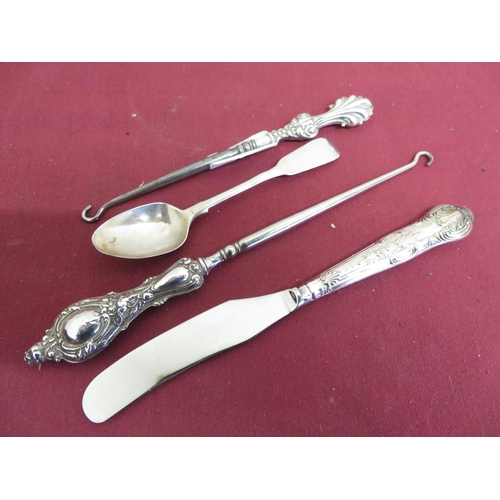 13 - William IV silver hallmarked Fiddle pattern teaspoon, London 1836, Two steel button hooks with hallm... 