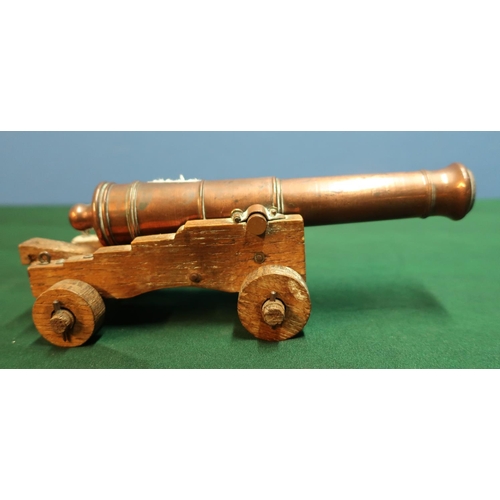 22 - Well constructed scale model of a naval type cannon with 7 inch brass barrel on oak carriage (L19cm)