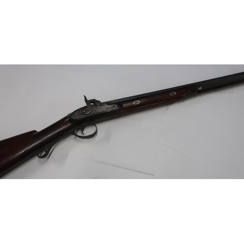 123 - 19th C percussion cap single barrelled fowling gun with 32 inch barrel, complete with ramrod