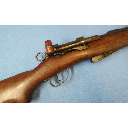 566 - Schmidt Ruben Swiss 7.5mm service rifle, with detachable boxed magazine, serial no. 479511 (section ... 