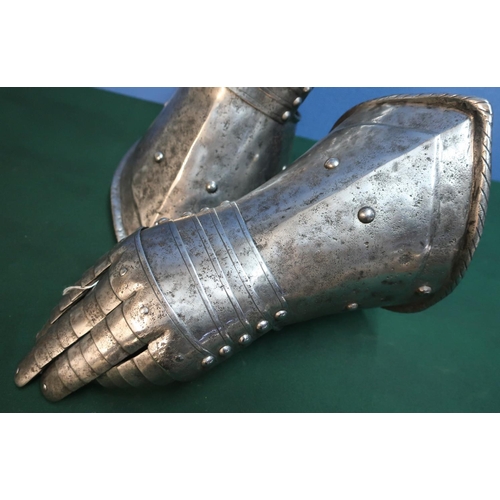 80 - Pair of Italian articulated steel gauntlets with leather backing to the fingers