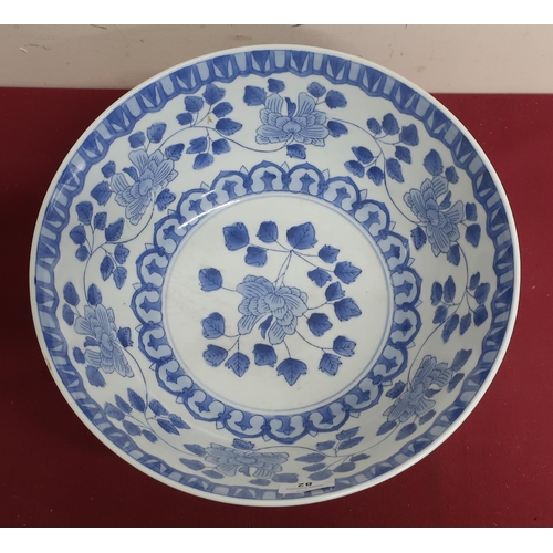 82 - Large blue and white chinese decorative bowl D35cm H16cm