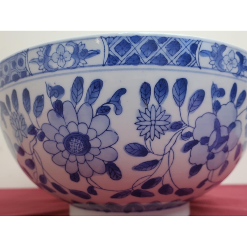 82 - Large blue and white chinese decorative bowl D35cm H16cm