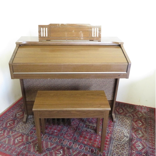 173 - Electone electric organ and stool