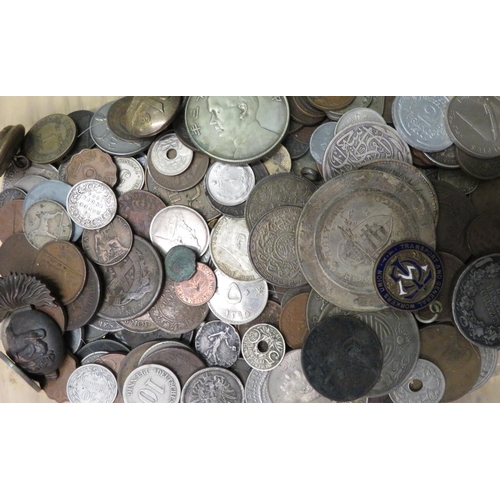 286 - Collection of World coins incl. European, Middle Eastern, Asian and Far Eastern etc