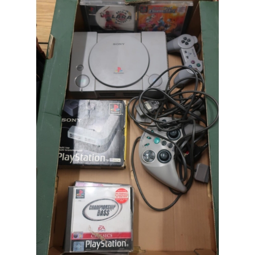 422 - Sony PlayStation with controller and various games including Golf PGA Tour, Brian Lara Cricket etc