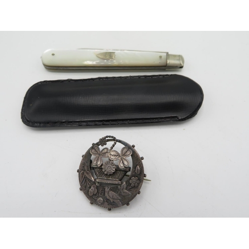 430 - Victorian hallmarked silver flower basket brooch, Birmingham 1897 and a Geo. V mother of pearl handl... 