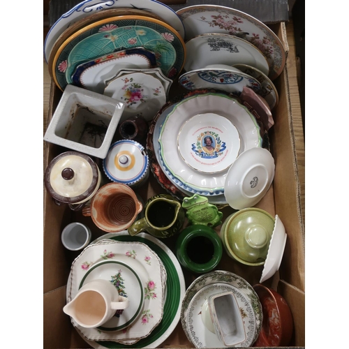 376 - Victorian majolica style plate, Poole pottery preserve jar, other studio ceramics, QE II commemorati... 