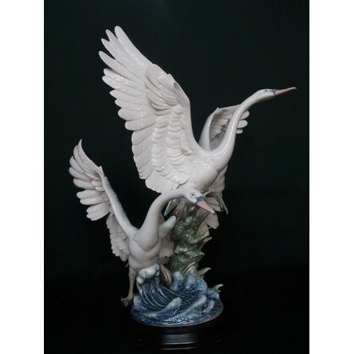 7 - Lladro figurine 5912 “Swans Take Flight” H65cm, including base.