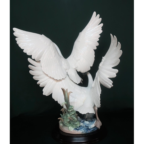 7 - Lladro figurine 5912 “Swans Take Flight” H65cm, including base.