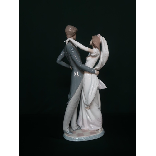 18 - Lladro figurine 1528 “I Love You Truly”, in original box, H37cm.