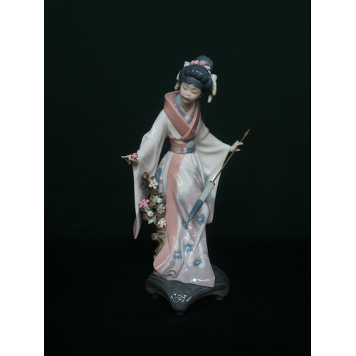 21 - Lladro figurine 1451 “Teruko” in original box, H28cm.