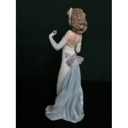 29 - Lladro figurine 6608 “Anticipation” in original box, H31cm.