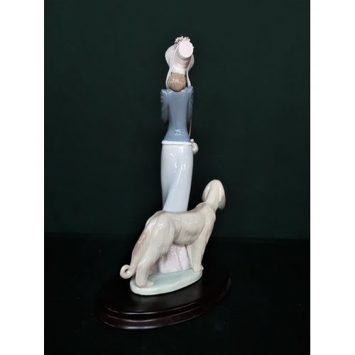 55 - Lladro figurine 1537 “Stepping Out”, in original box. H34cm, including base.