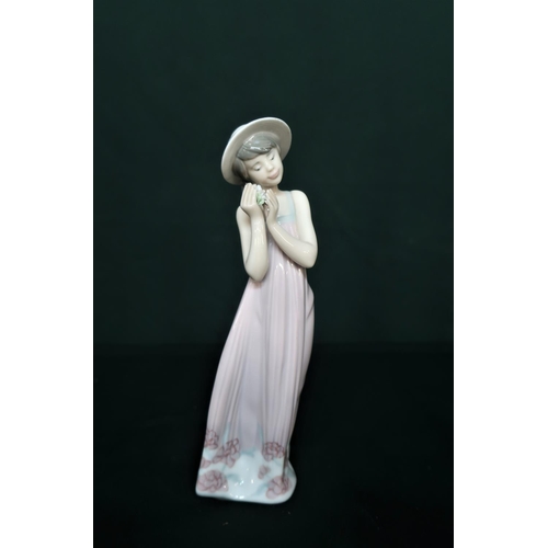 56 - Lladro figurine 5646 “Cindy” in original box, H21cm.