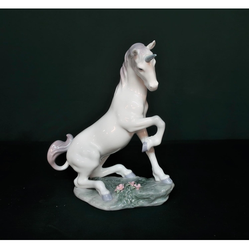 61 - Lladro Privilege figurine 7697 “Magical Unicorn” in original box, H22cm.