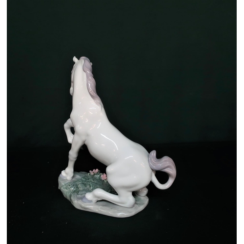 61 - Lladro Privilege figurine 7697 “Magical Unicorn” in original box, H22cm.