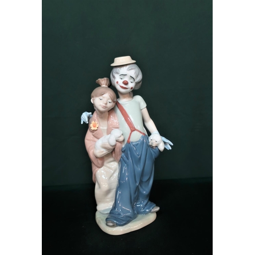 65 - Lladro Privilege figurine 7686 “Pals Forever” in original box, H22cm.