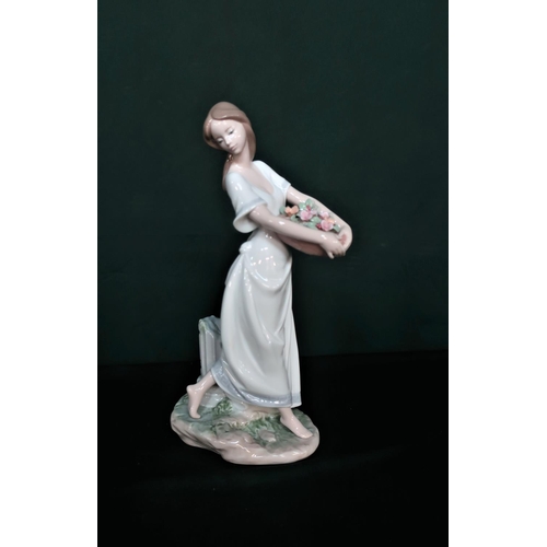 66 - Lladro Privilege figurine 7704 “Gardens Of Athens” in original box, H25cm.