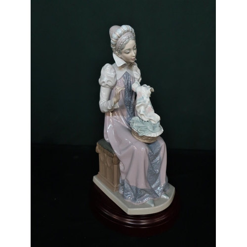 75 - Lladro figurine 5126 “Sewing a Trousseau” including base, H30cm.