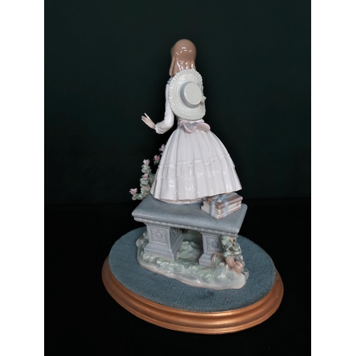 77 - Lladro figurine 1313 “Exquisite Scent”. H28cm, base.