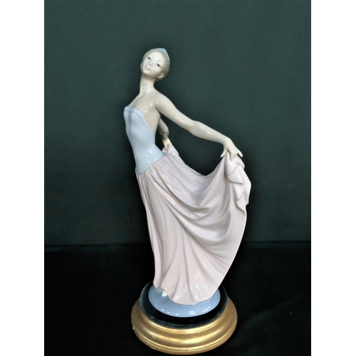 79 - Lladro figurine 5050 “Dancer” H30cm, including base.